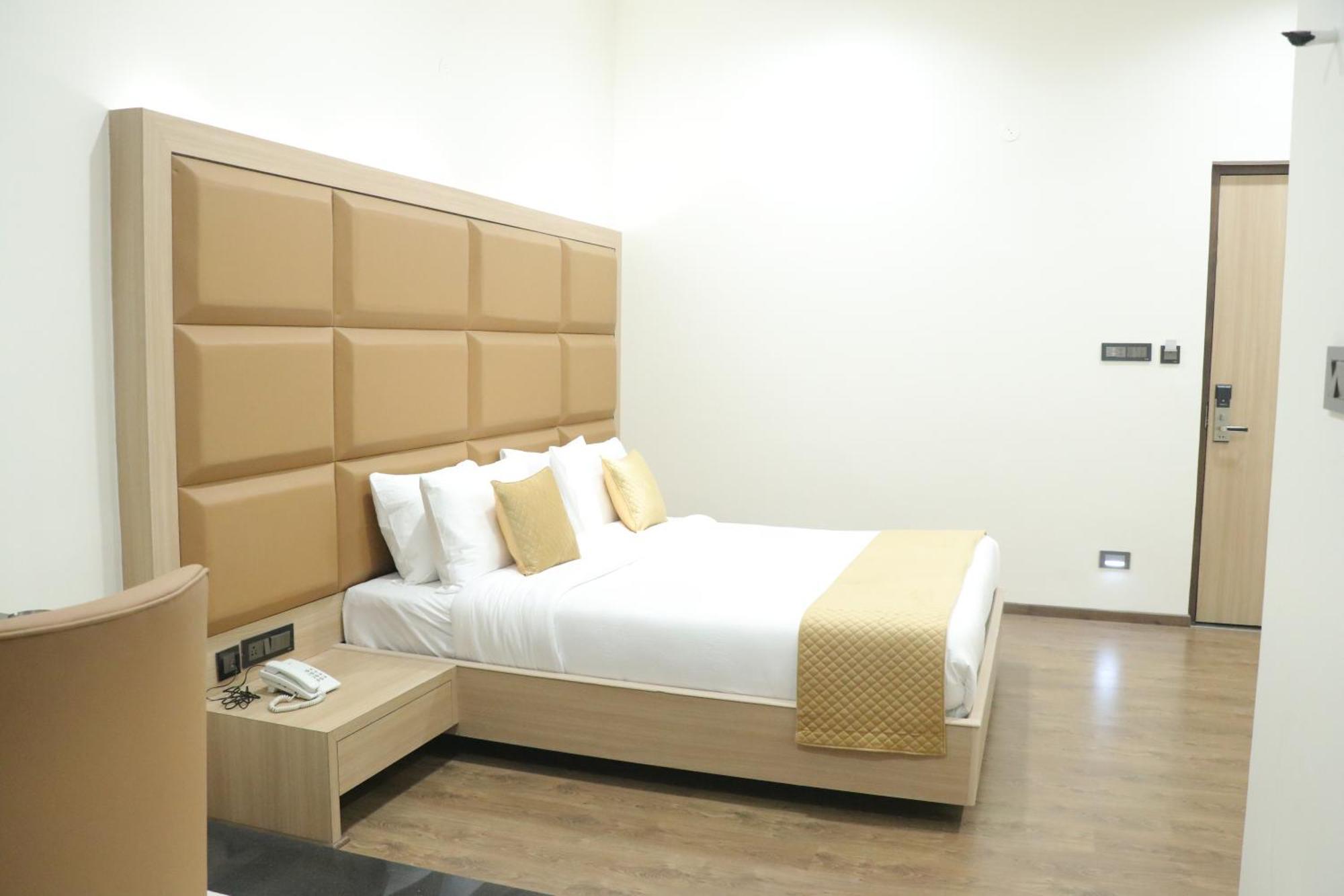 Pt Moolraj Residency Hotel Una  Buitenkant foto