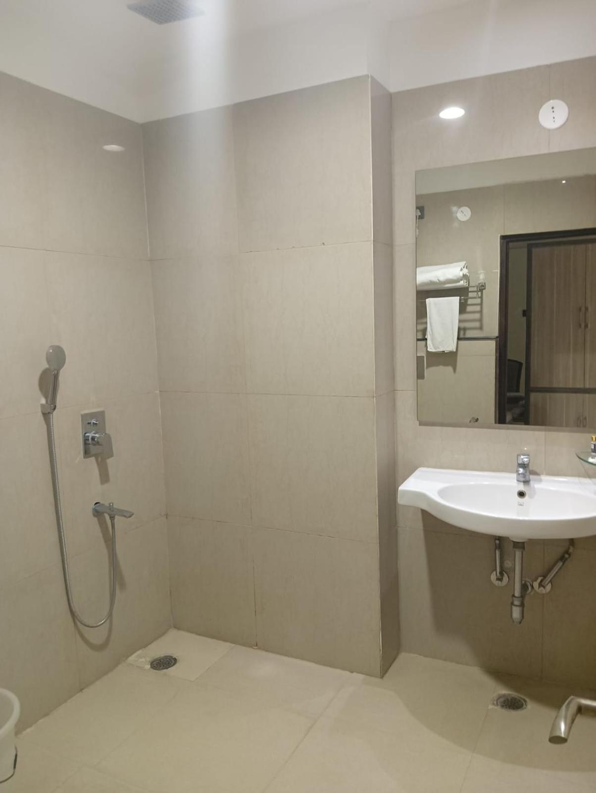Pt Moolraj Residency Hotel Una  Buitenkant foto